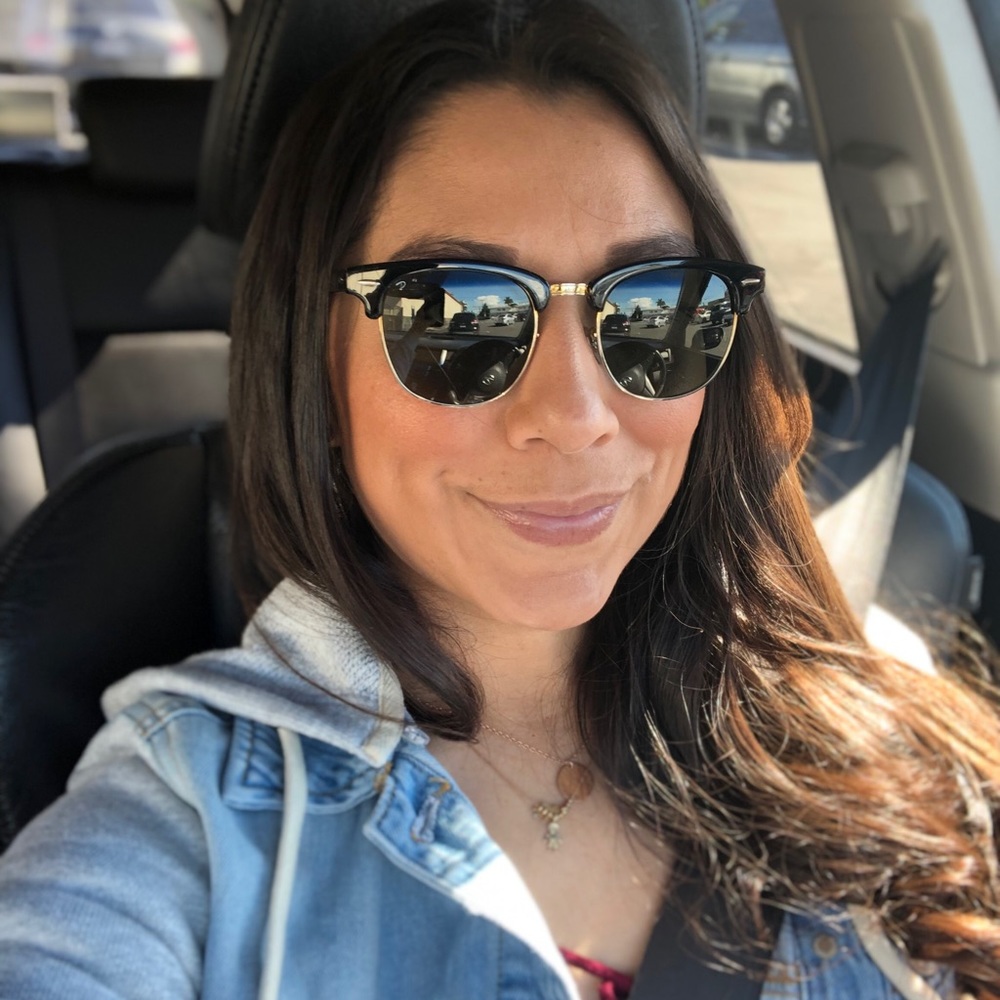 Meet your Posher, Desiree